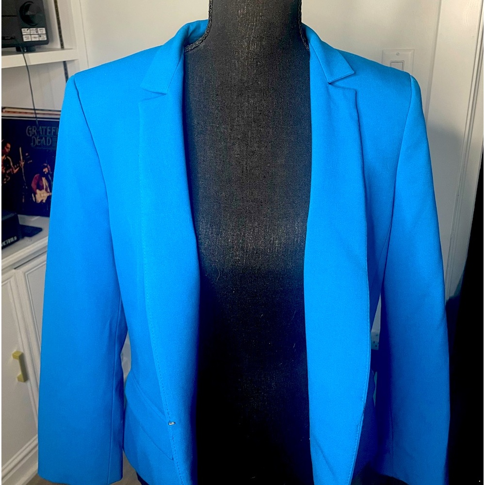 Womens Nine West vibrant blue blazer, size 8. Great condition.